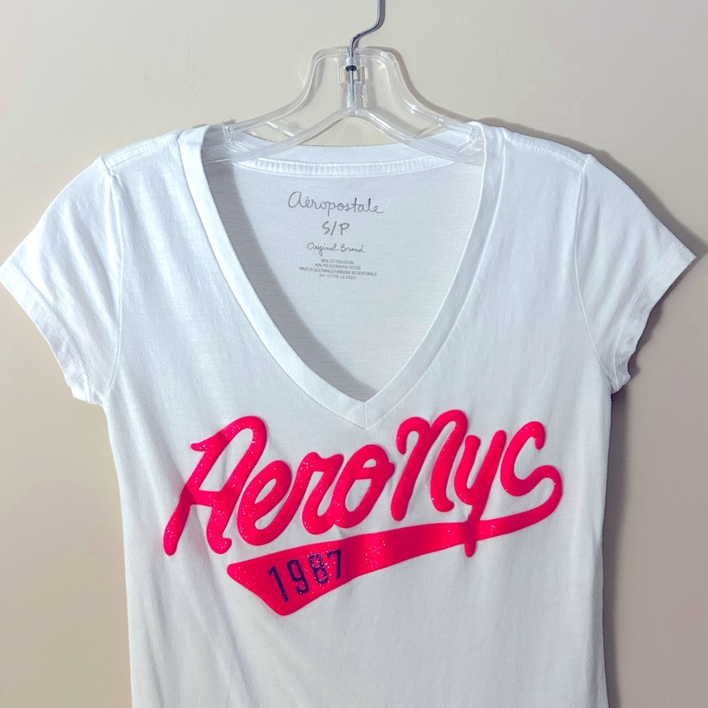 Aeropostale Women’s White V-Neck Fitted Short Sleeve Tee AERO NYC - Picture 2 of 5